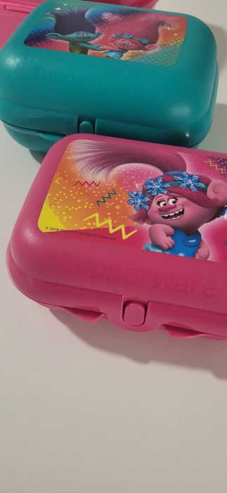 Lancheiras Trolls Tupperware + Lol Surprise