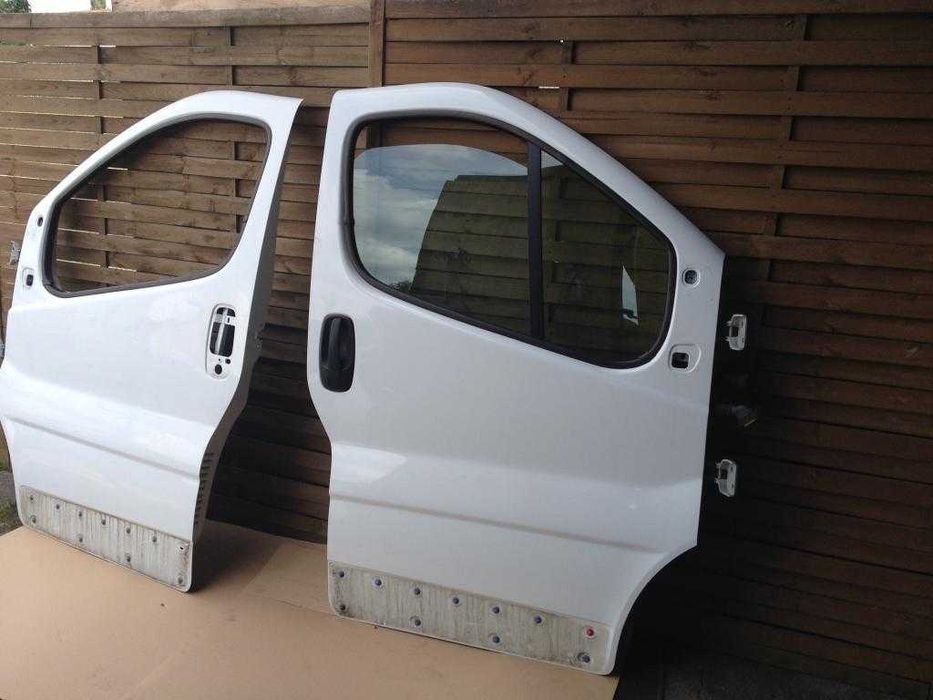 Бампер на Renault Trafic Капот Фара Opel Vivaro Перед Морда Комплект