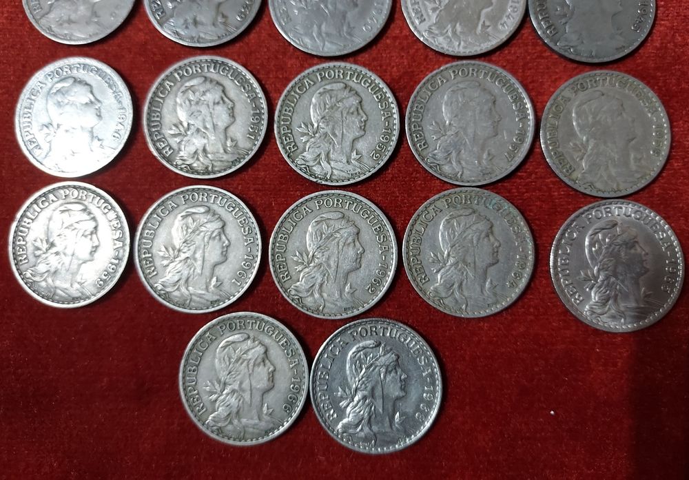 Coleção completa 1 escudos