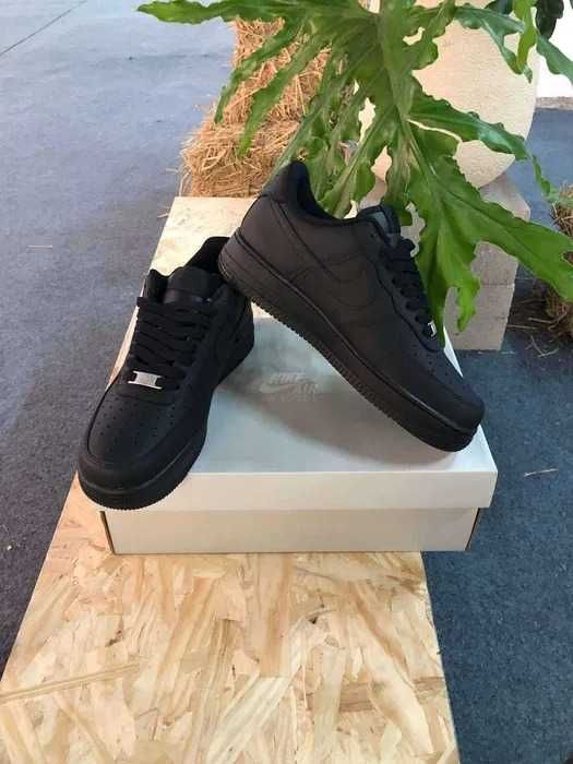 Nike Air Force 1 Low Czarny r.39