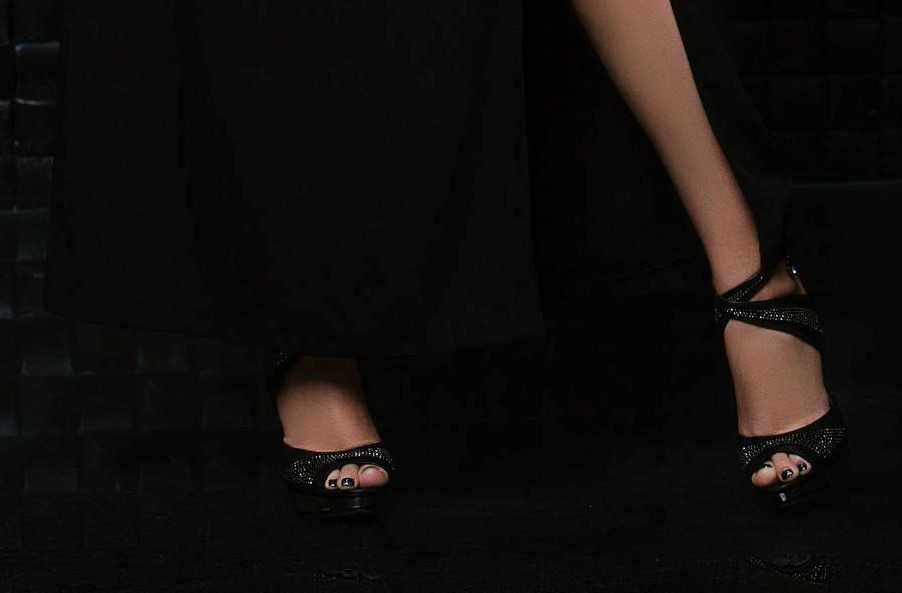 Босоніжки на каблуку