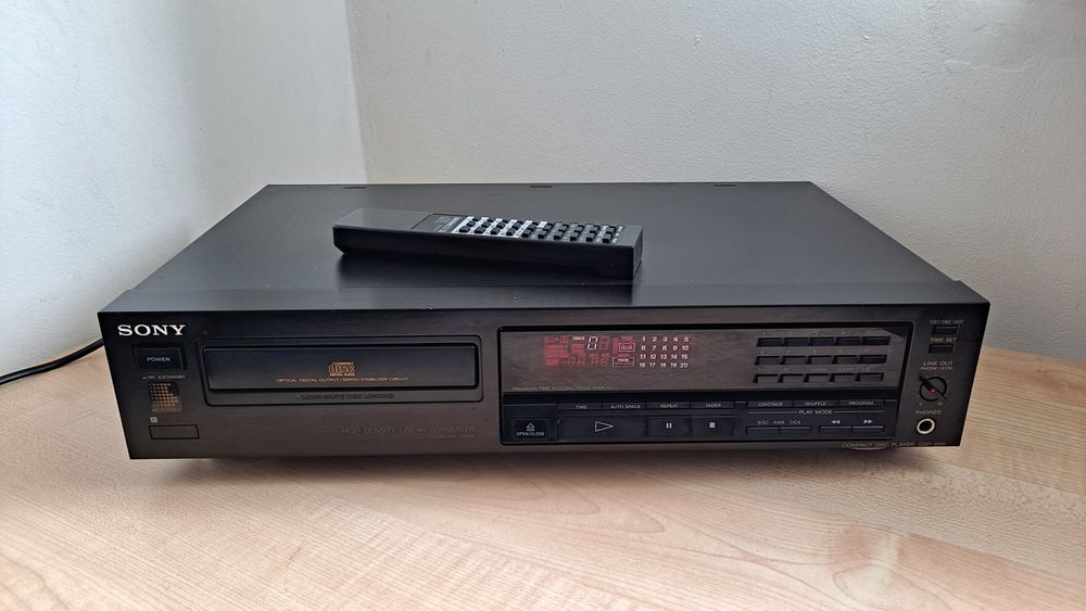 Odtwarzacz CD Sony CDP690 z pilotem