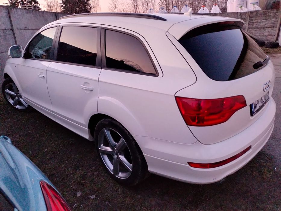 Audi Q7 S line czarna podsufitka