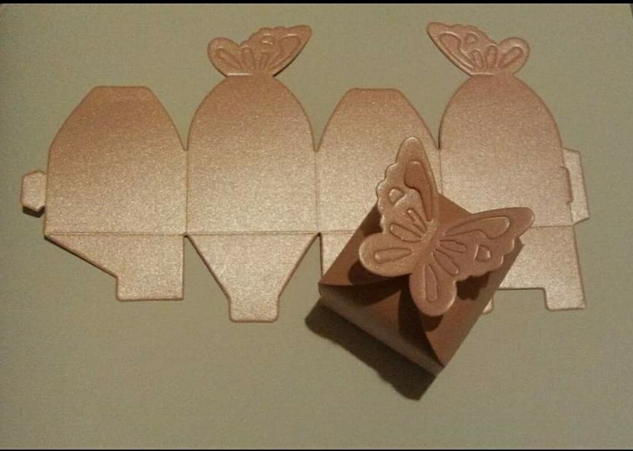 Vendo 80 caixas de cartão para ofertas para festas