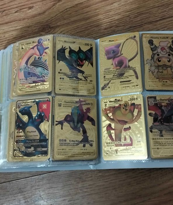 32 cartas de Pokémon douradas