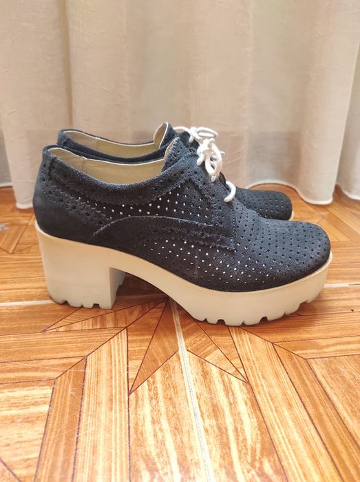 Sapatos em camurça/pele marca Manuel Alves Tam 38