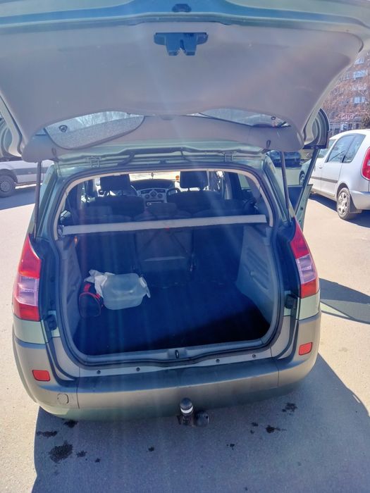 Рено Меган Сценік.