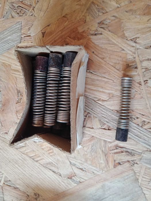 Пружини з текстолітовими наконечниками