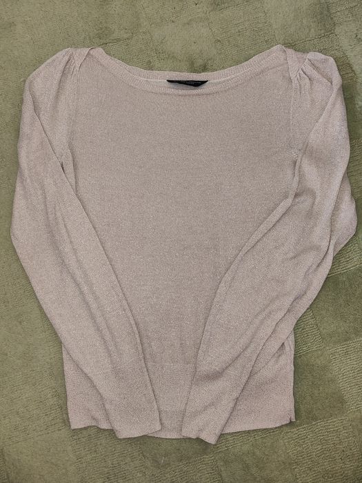 Sweter w kolorze beżowo złotym w rozmiarze 42.