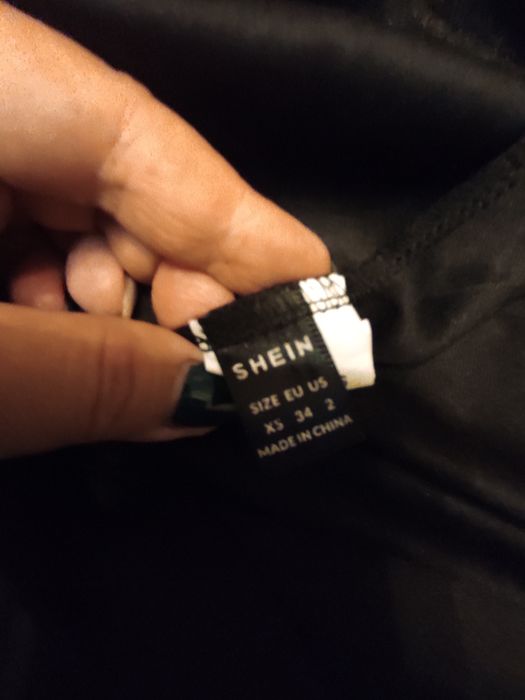 Нарядне чорне плаття