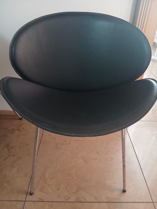 Cadeira preta design moderno