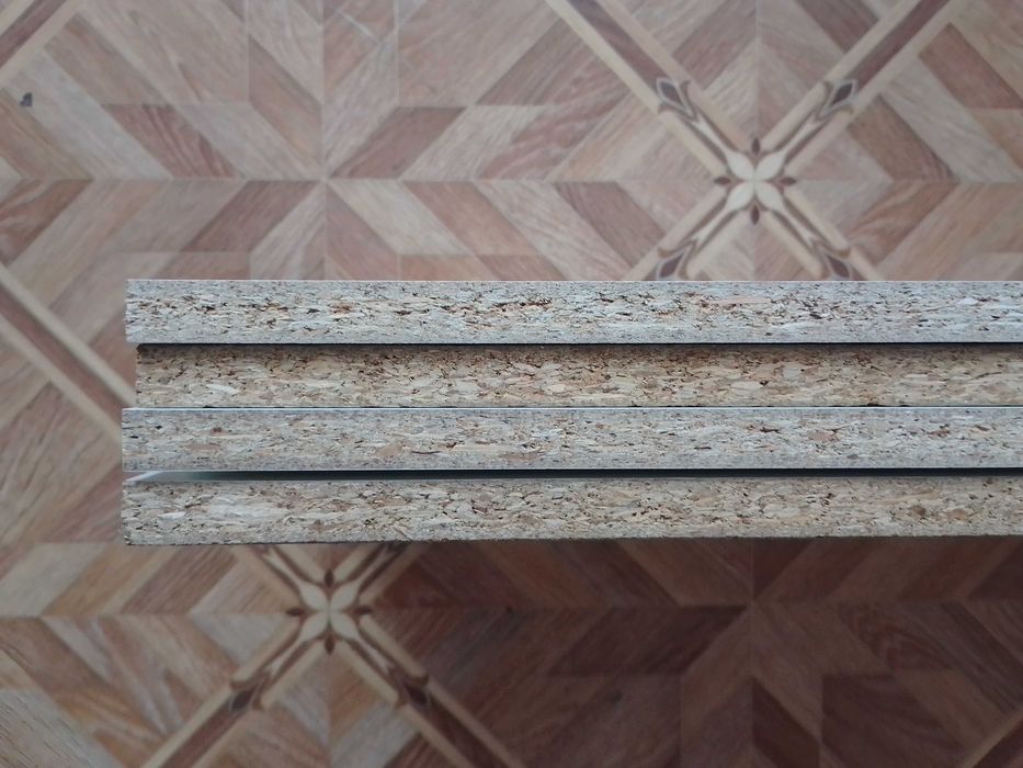 Полки ДСП белого цвета. 28 х 58 х 1,7 см. 4 штуки. Цена за одну полку.