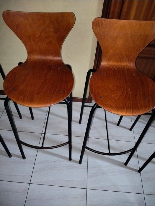 Vendo 4 bancos para balcão café
