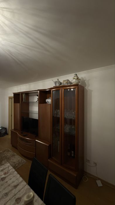 Estante para sala em madeira  com cristaleira