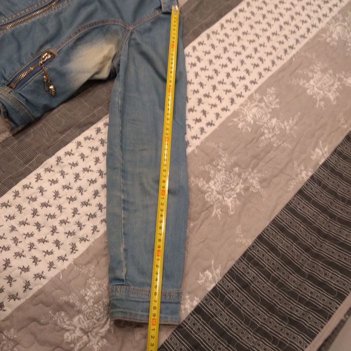 Kurtka jeans podgumowana z gadżetami