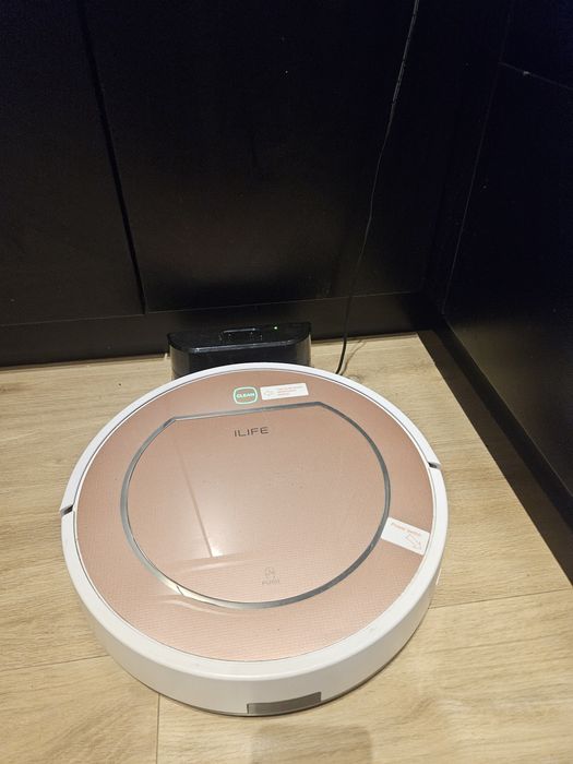 Robot sprzątający działający odkurzacz automatyczny ilife v7s plus