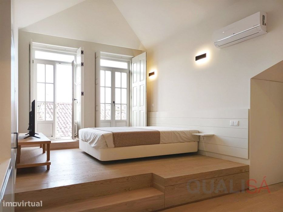 Apartamento T0 novo com varanda, equipado e mobilado, no centro his...
