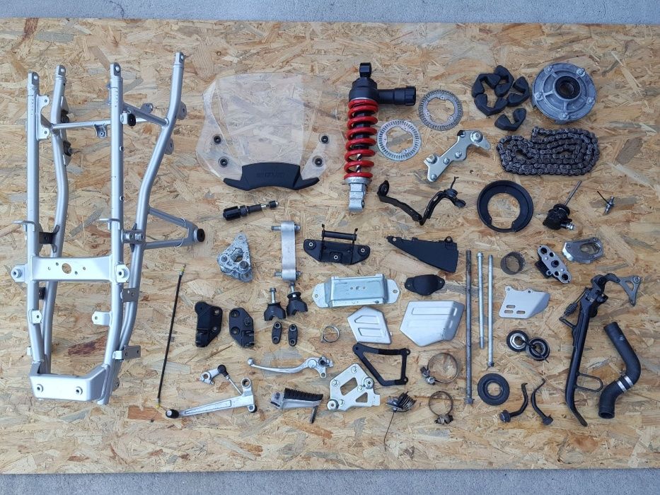 DL1000 V-strom 2014- komplet czescii lampa stelaz kanapa owiewka