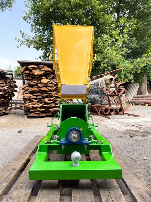 Подрібнювач гілок шнековий для трактора