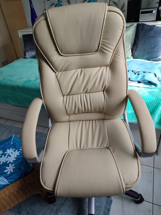 Fotel obrotowy sprzedam  650złotych