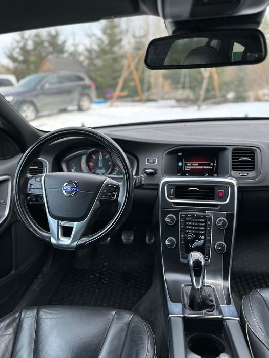 Volvo V60  R-Design 2.0 Diesel Godny Uwagi