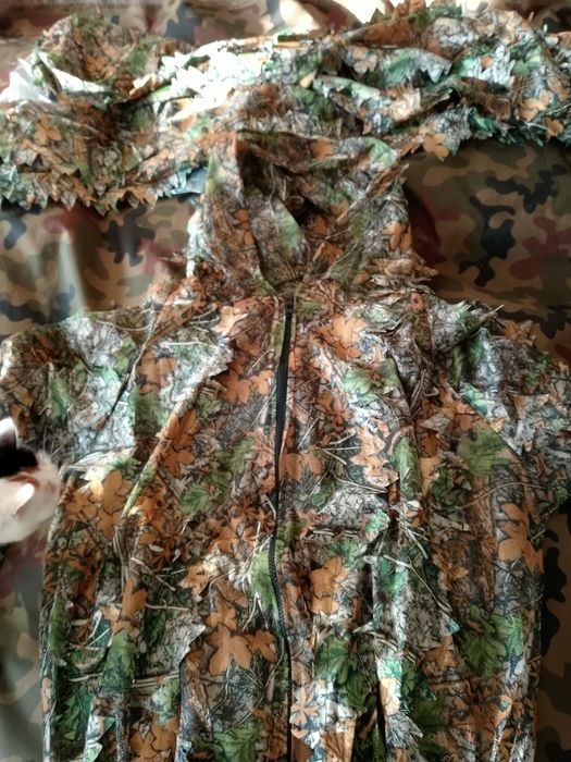 Dwuczęściowy strój maskujący dla obserwatora przyrody. Rozmiar S/M.