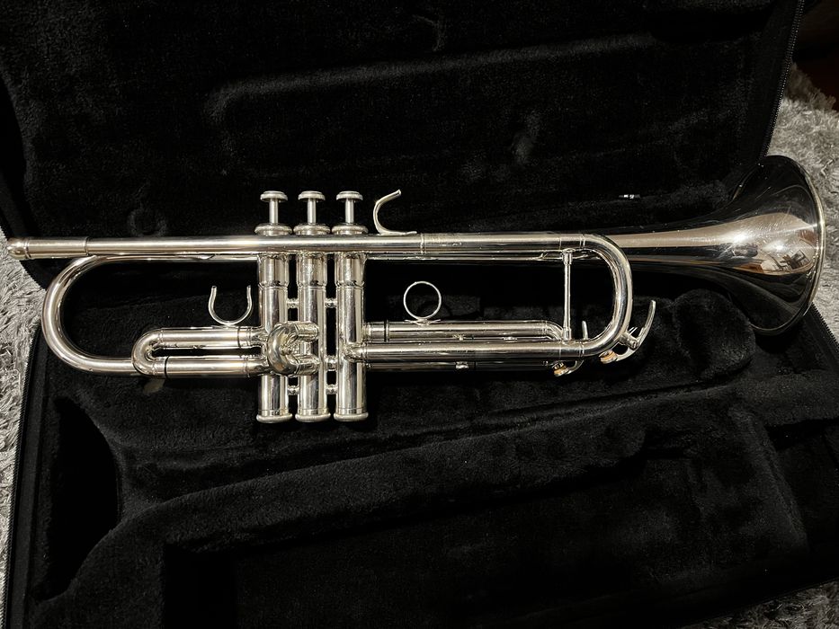 Trompete Yamaha YTR4335GII