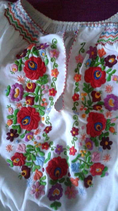Blusa ROMENA em Cambraia
