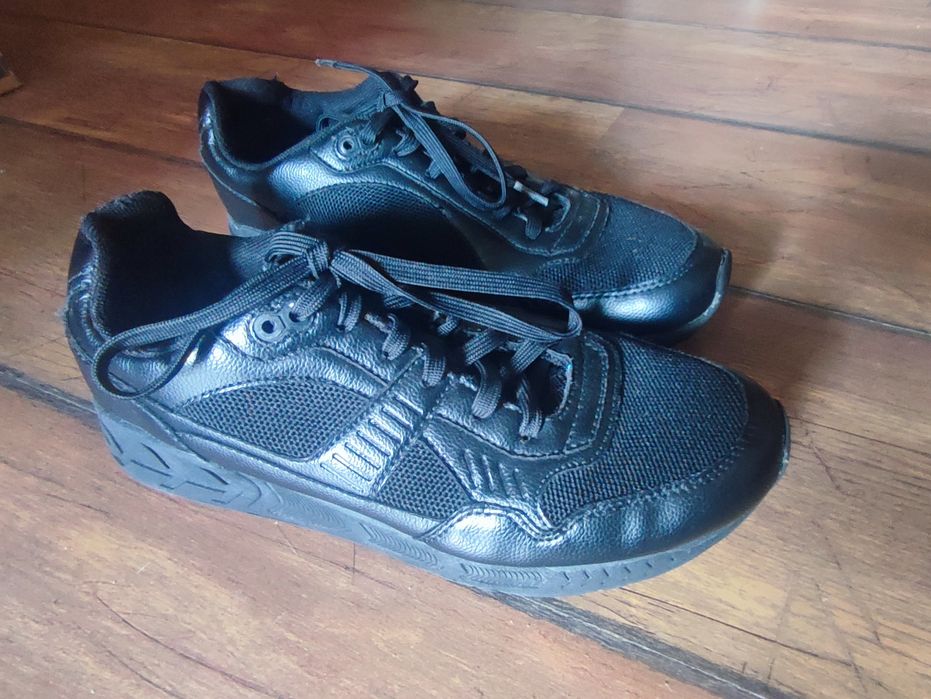 Buty czarne sportowe