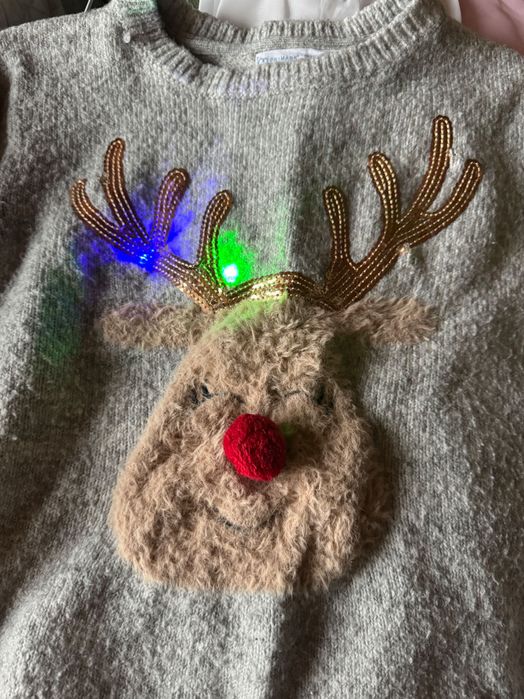 Swetr dziewczęcy z reniferem, Boże Narodzenie r. 140