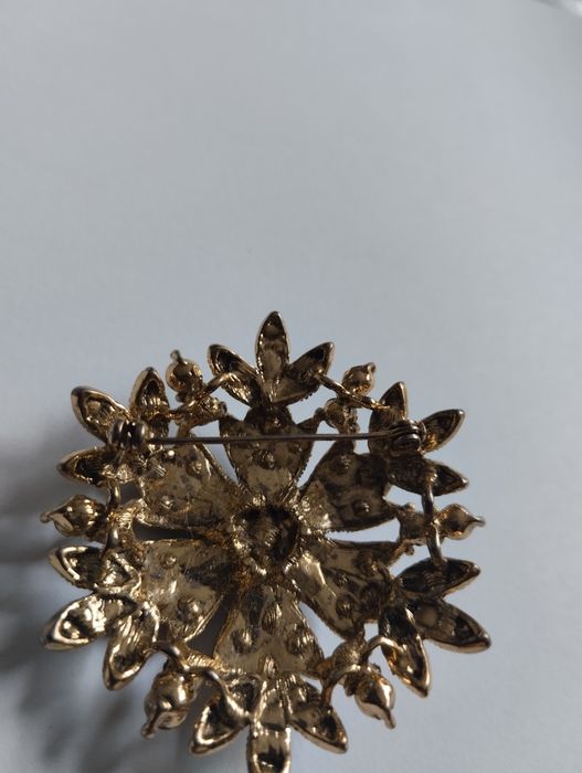 Przepiękna stara broszka