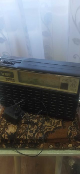2  радиоприемника времен СССР