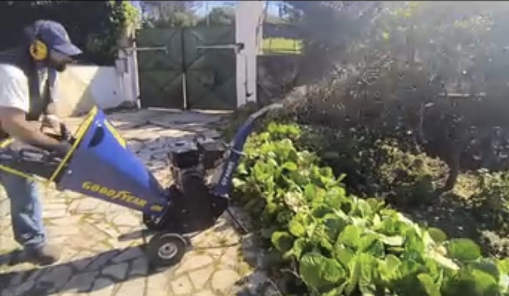 Serviços de triturar ramos /jardins
