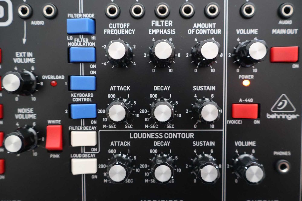 Sintetizador Behringer Model D