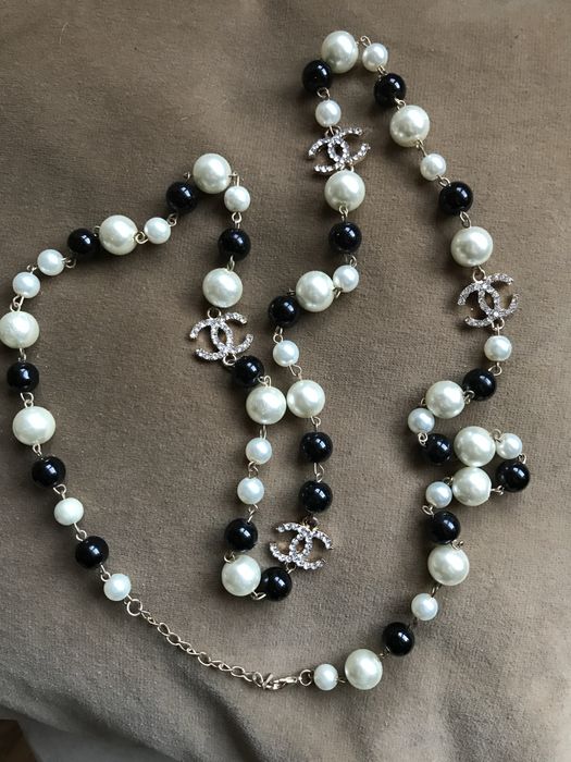 Naszyjnik długi perły sznur pereł czarno białe korale cc prezent