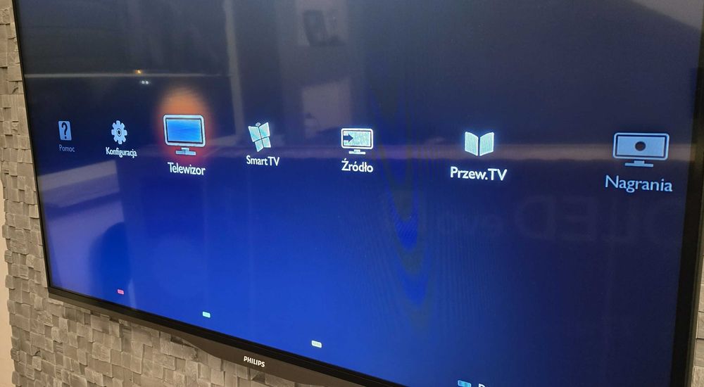 Telewizor Philips 42 cale FHD, 3D Ambilight, SmartTV, bdb + gratis