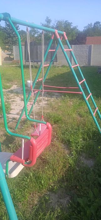 Huśtawka metalowa dla dzieci.