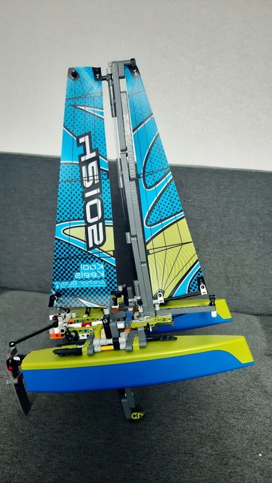 Продам лего техник 42105