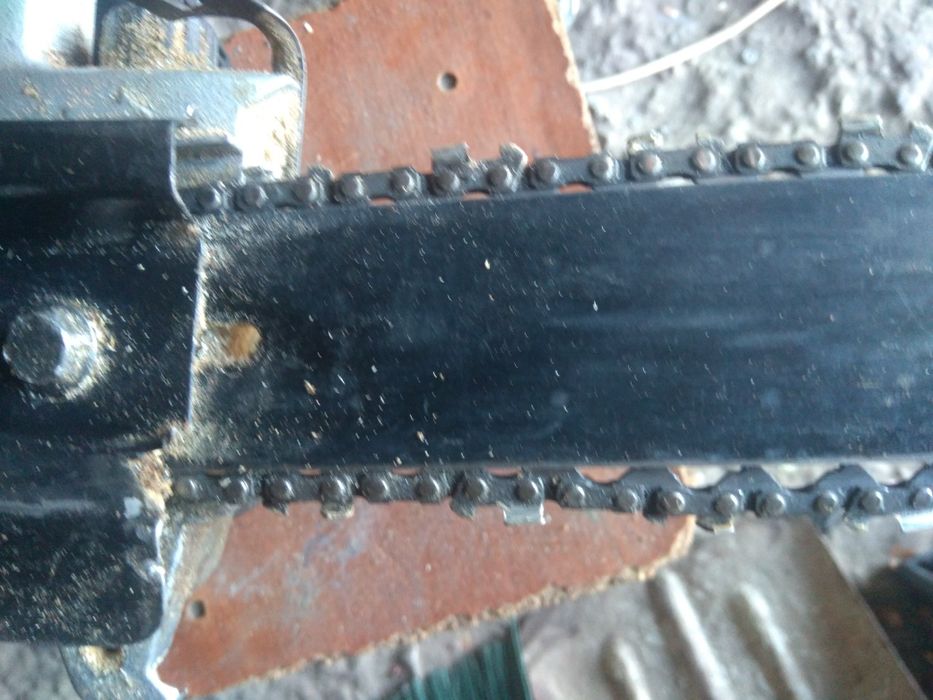 Продам електропилу партнер