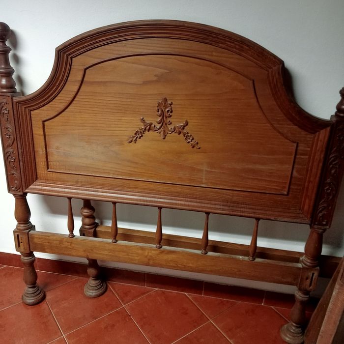 Cama de casal c/ mesinhas de cabeceira