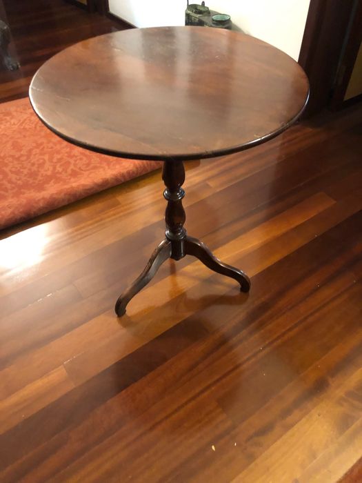 Mesa em Madeira trabalhada