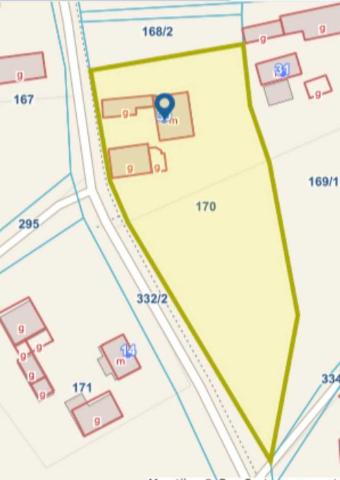 Dom na sprzedaż z budynkami gospodarczymi na dużej działce.