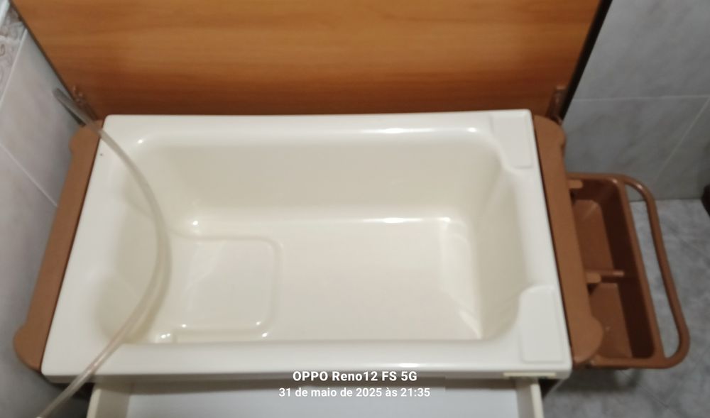 Cómoda_Muda_Fraldas_C/ Banheira p/ bebé- C/ rodizios