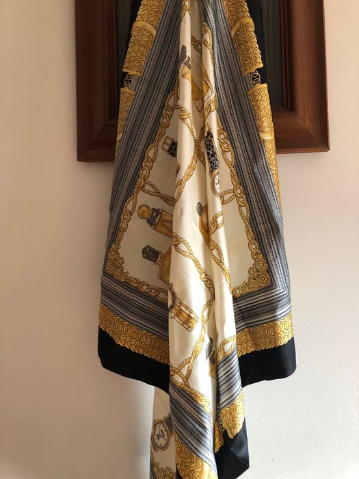 Lenços e cachecóis (diversos tons e tamanhos)