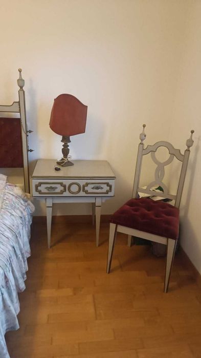 Mobília de quarto antiga em madeira maciça - conjunto completo