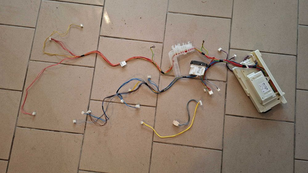 Moduł zasilania i wiązka elektryczna do zmywarki Bosch SGV4HVX37E SGV4HVX37E01 (KL6414SR8U)