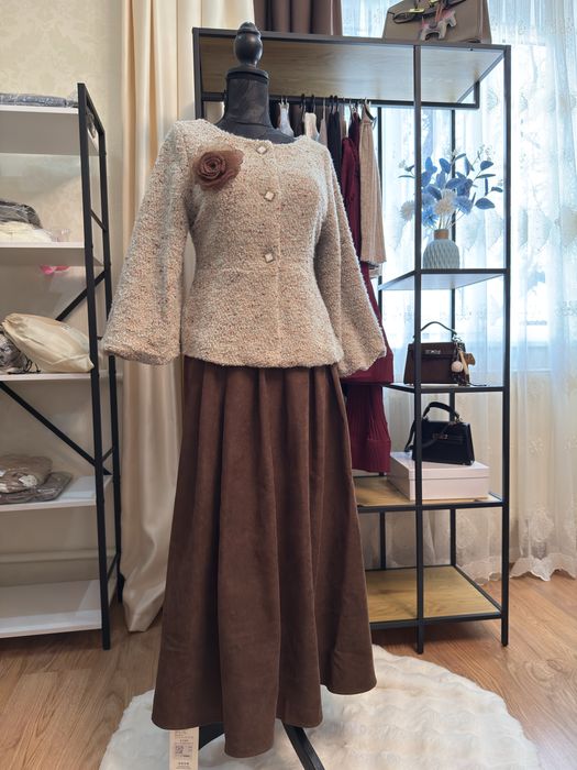 Костюм жіночий зі спідницею