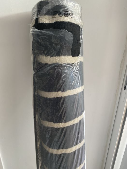 Tapete preto e branco