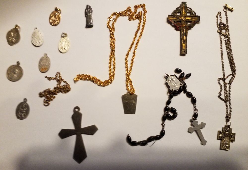 Dewocjonalia stare  medaliki krzyżyki zestaw