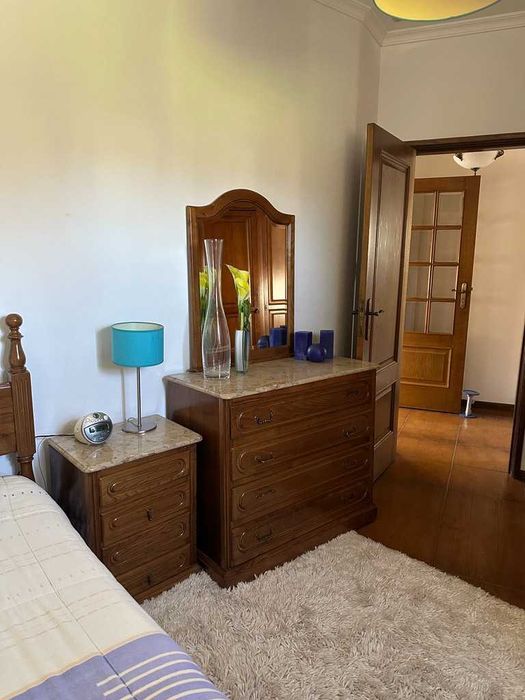 Quarto - Comoda, Cama, Mesa Cabeceira